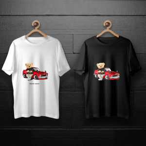 طرح لایه باز خرس تدی با تیشرت مشکی و ماشین قرمز برای چاپ روی انواع تیشرت